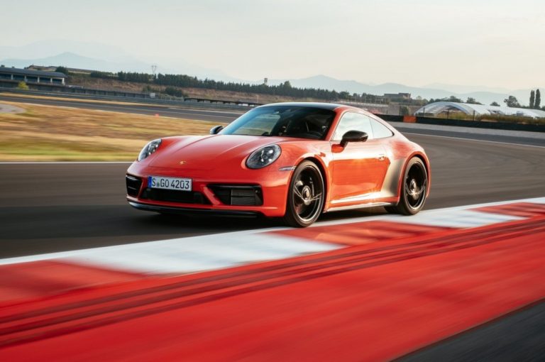 Porsche 911 Carrera GTS, Carrera 4 GTS e Carrera GTS Cabriolet 2022: immagini ufficiali
