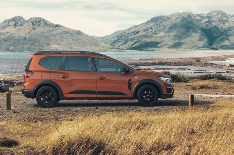 Dacia Jogger 2022: immagini ufficiali