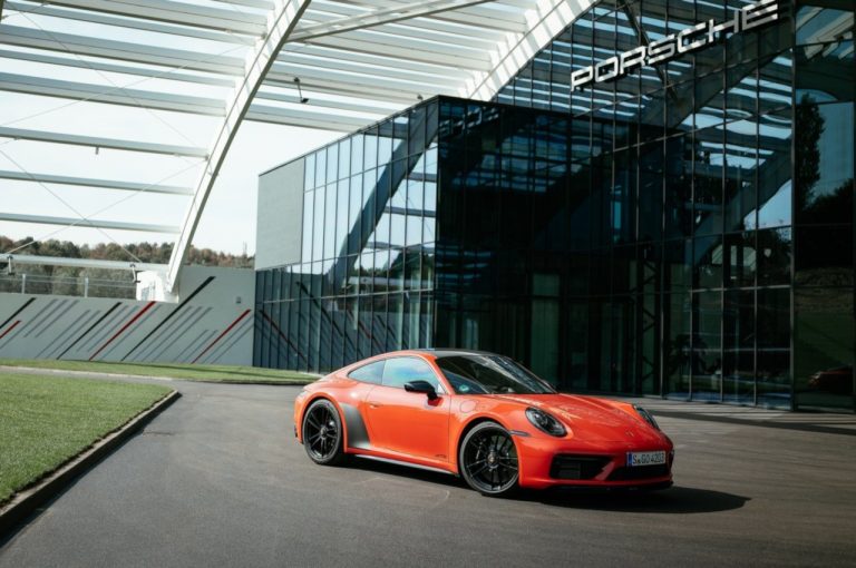 Porsche 911 Carrera GTS, Carrera 4 GTS e Carrera GTS Cabriolet 2022: immagini ufficiali