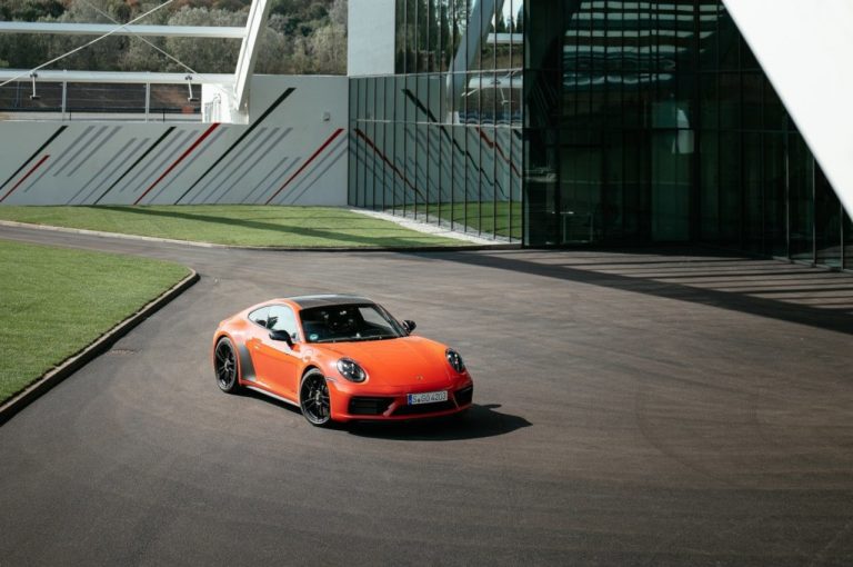 Porsche 911 Carrera GTS, Carrera 4 GTS e Carrera GTS Cabriolet 2022: immagini ufficiali