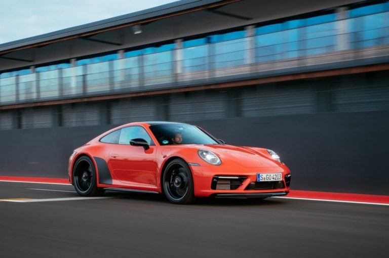 Porsche 911 Carrera GTS, Carrera 4 GTS e Carrera GTS Cabriolet 2022: immagini ufficiali