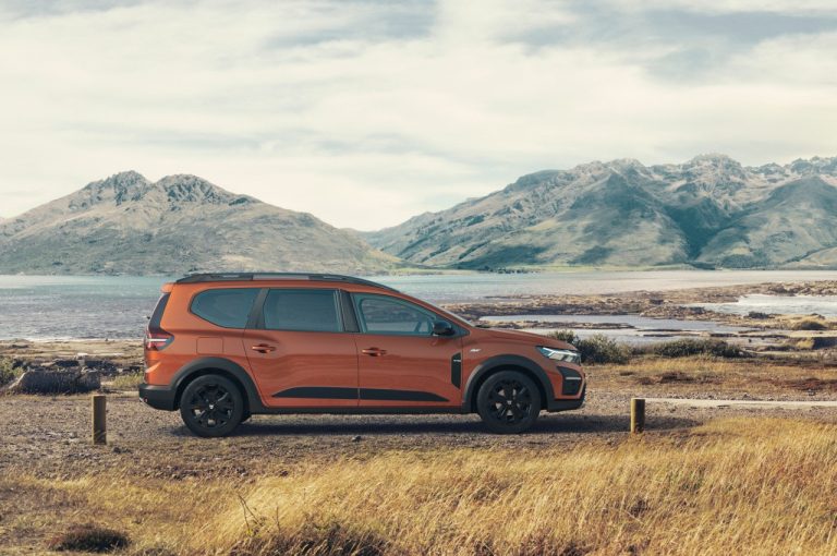 Dacia Jogger 2022: immagini ufficiali