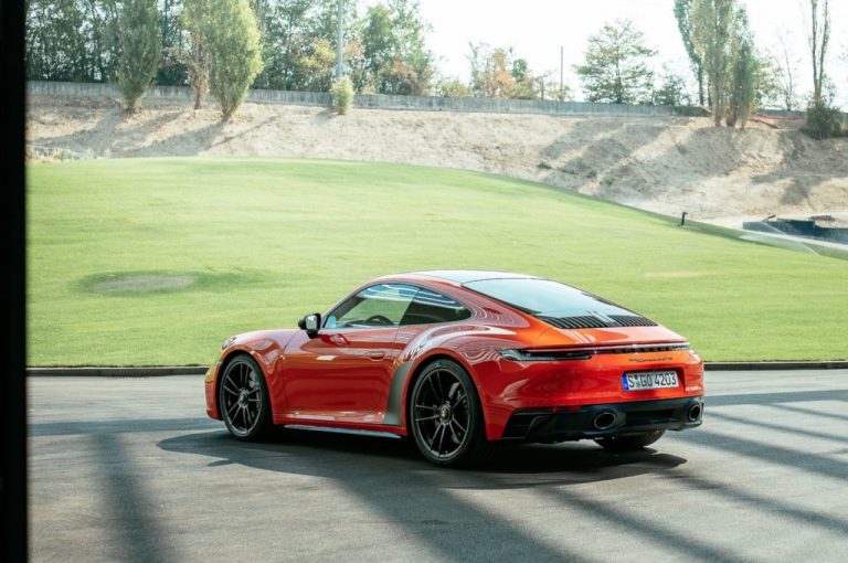 Porsche 911 Carrera GTS, Carrera 4 GTS e Carrera GTS Cabriolet 2022: immagini ufficiali