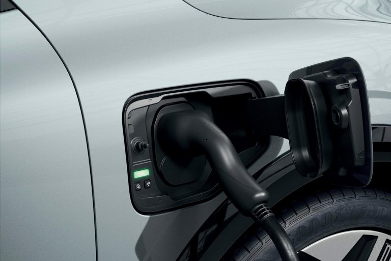 Renault Mégane E-Tech Electric 2022: immagini ufficiali