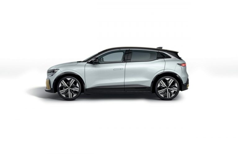 Renault Mégane E-Tech Electric 2022: immagini ufficiali