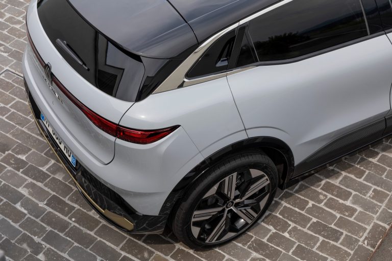 Renault Mégane E-Tech Electric 2022: immagini ufficiali