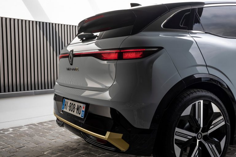 Renault Mégane E-Tech Electric 2022: immagini ufficiali