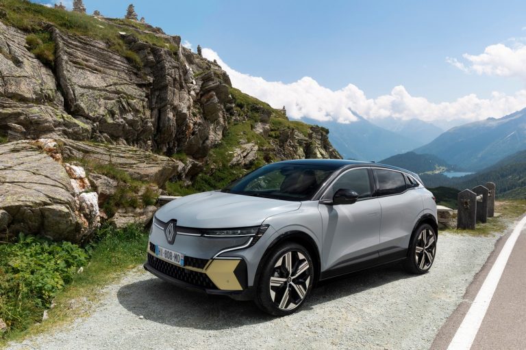 Renault Mégane E-Tech Electric 2022: immagini ufficiali
