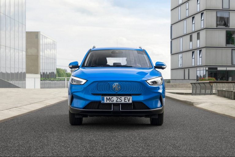 MG ZS EV 2022: immagini ufficiali