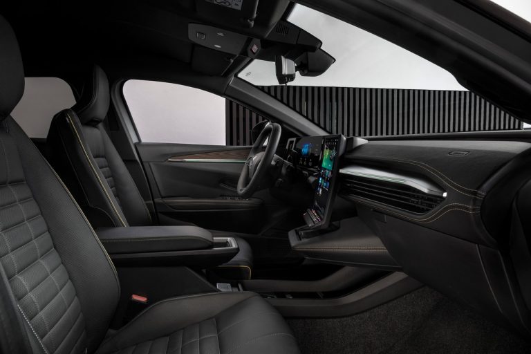 Renault Mégane E-Tech Electric 2022: immagini ufficiali
