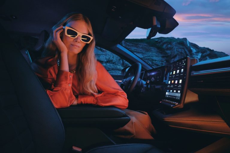 Renault Mégane E-Tech Electric 2022: immagini ufficiali