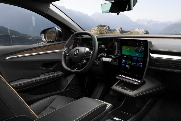 Renault Mégane E-Tech Electric 2022: immagini ufficiali