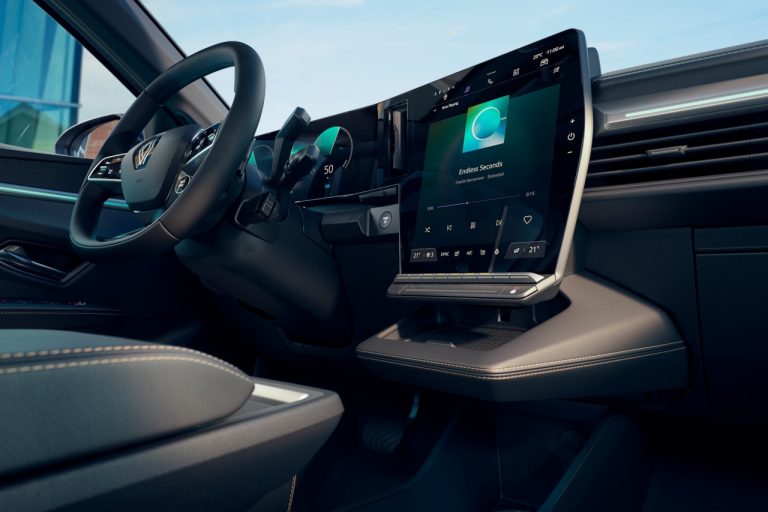 Renault Mégane E-Tech Electric 2022: immagini ufficiali
