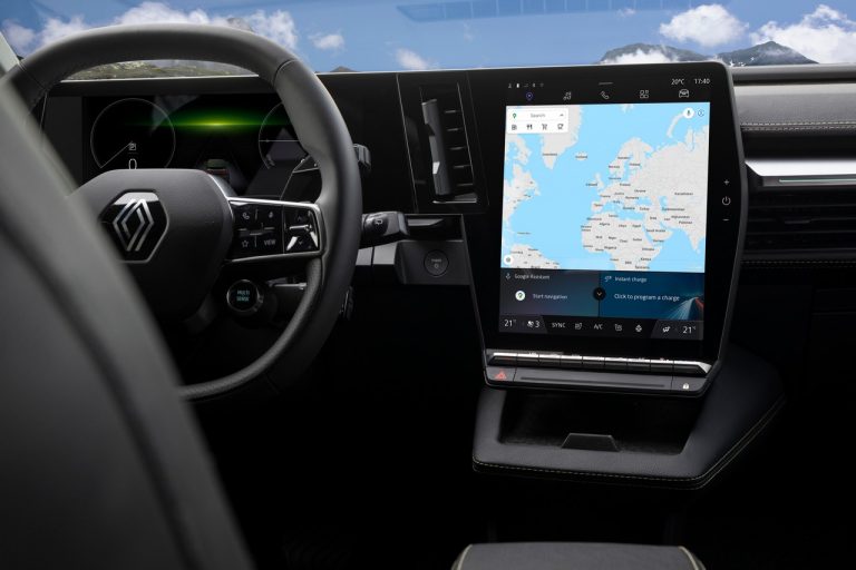 Renault Mégane E-Tech Electric 2022: immagini ufficiali