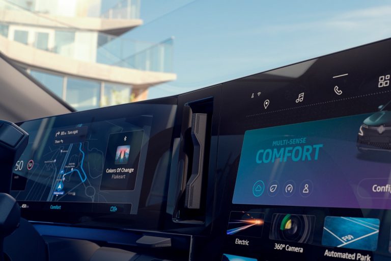Renault Mégane E-Tech Electric 2022: immagini ufficiali