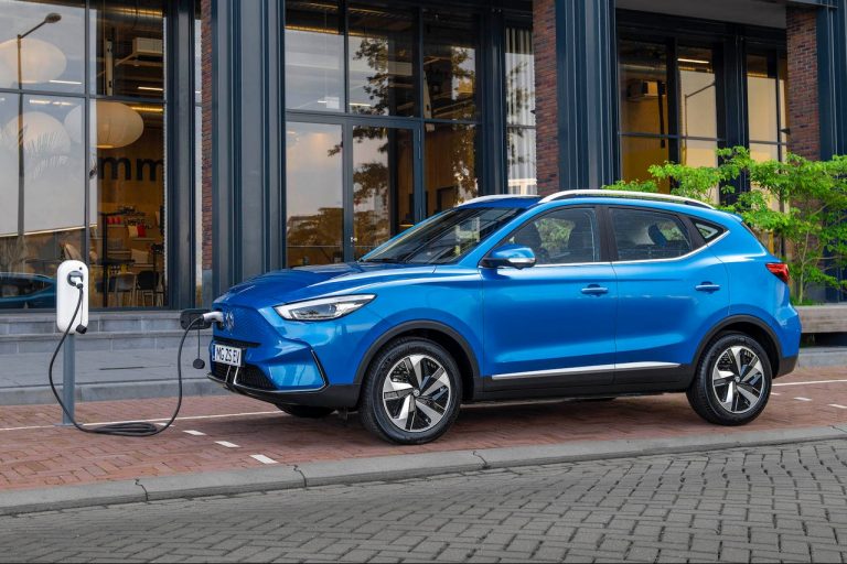 MG ZS EV 2022: immagini ufficiali