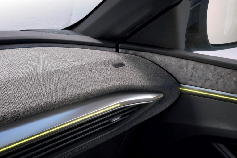 Renault Mégane E-Tech Electric 2022: immagini ufficiali