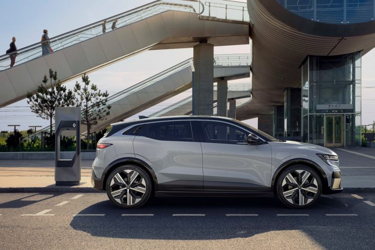 Renault Mégane E-Tech Electric 2022: immagini ufficiali