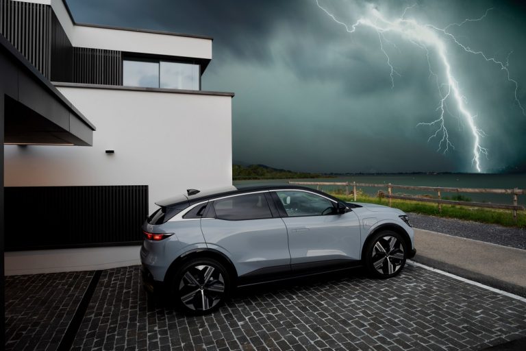 Renault Mégane E-Tech Electric 2022: immagini ufficiali