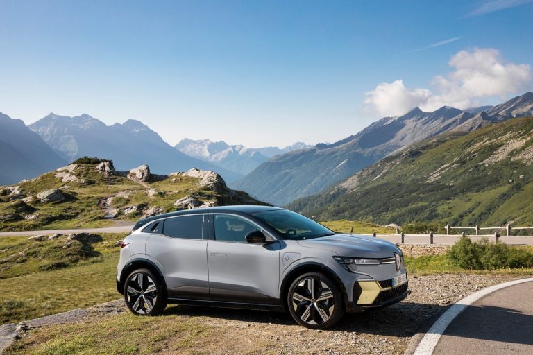 Renault Mégane E-Tech Electric 2022: immagini ufficiali