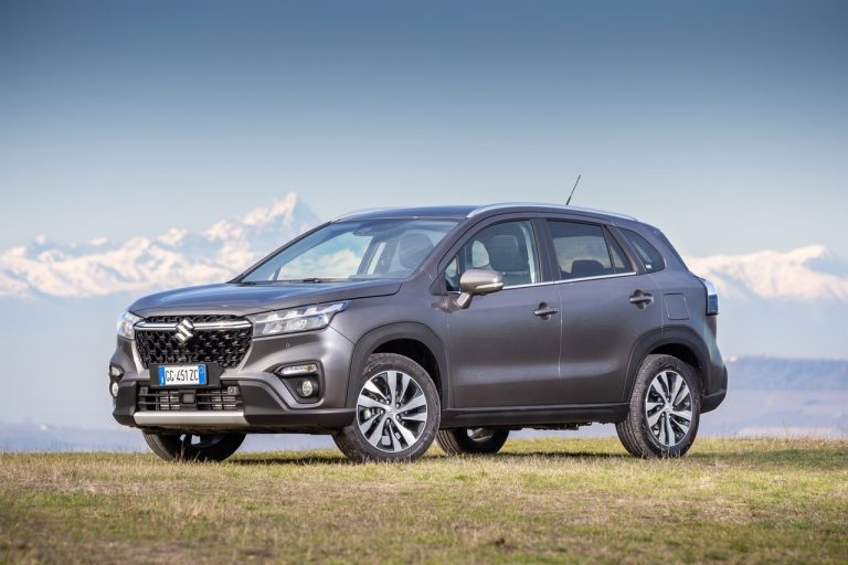 Suzuki S-Cross Hybrid 2022: immagini ufficiali