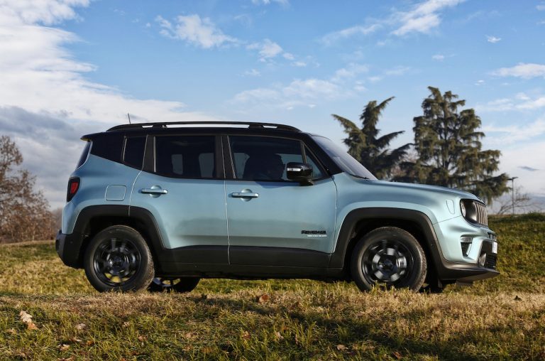 Jeep: Renegade e Compass diventano e-Hybrid