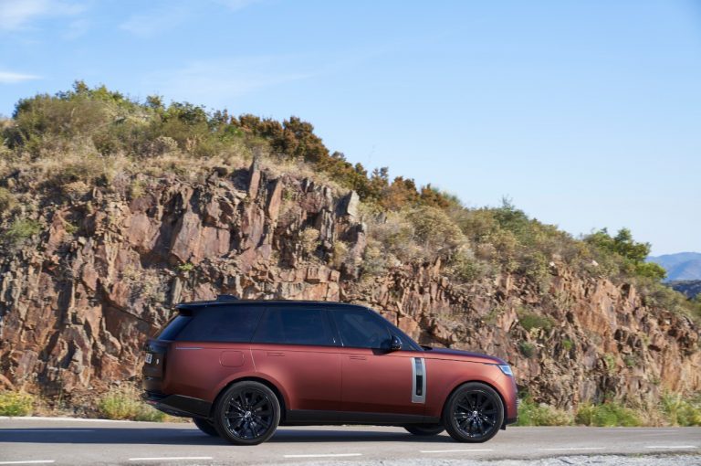 Range Rover 2022: immagini ufficiali