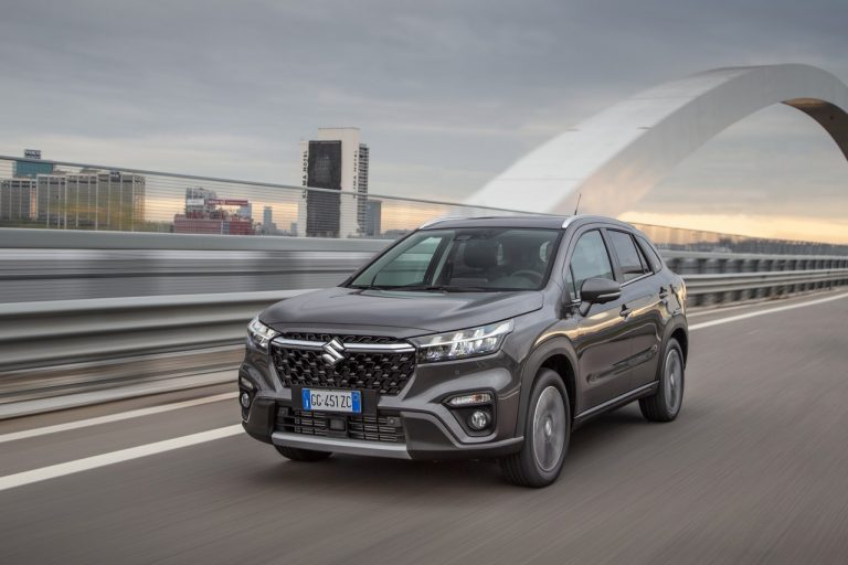 Suzuki S-Cross Hybrid 2022: immagini ufficiali