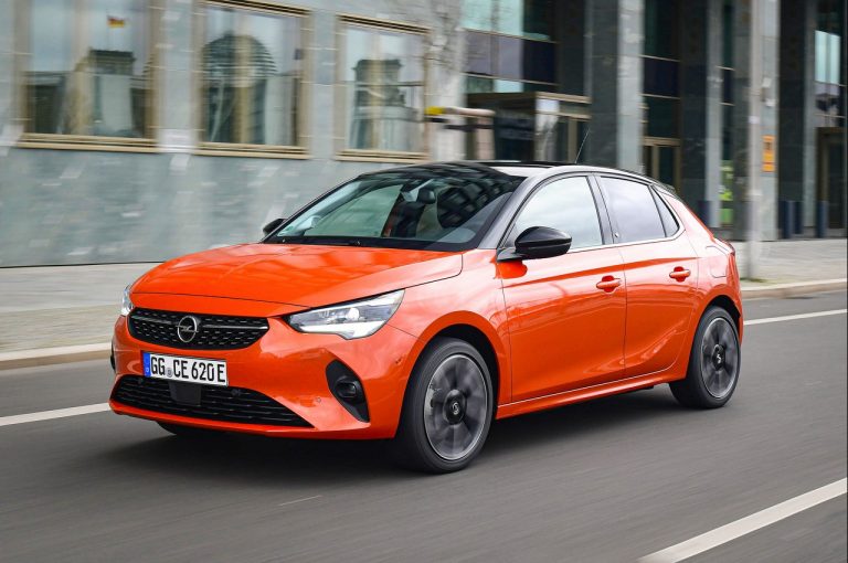 Opel Corsa, Corsa-e e Crossland Blitz Edition 2022: immagini ufficiali