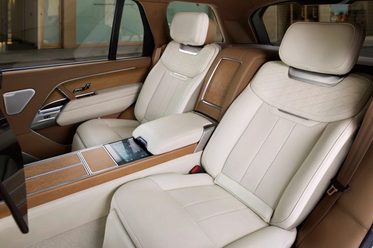 Range Rover 2022: immagini ufficiali