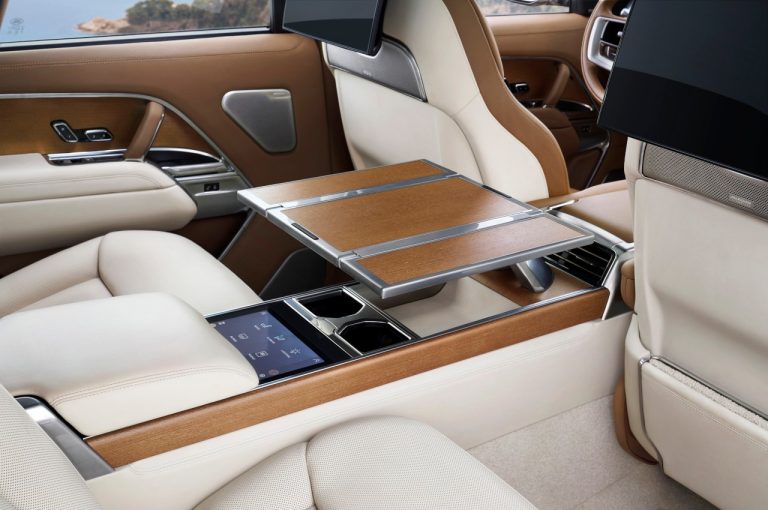 Range Rover 2022: immagini ufficiali
