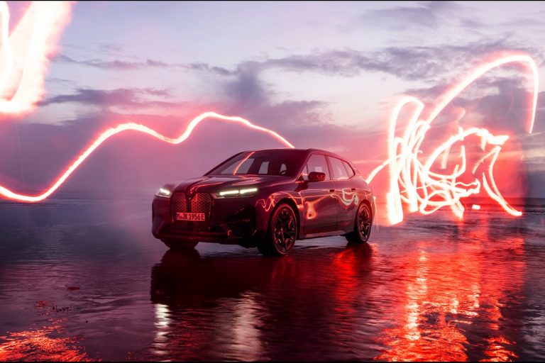 Bmw iX M60 2022: immagini ufficiali