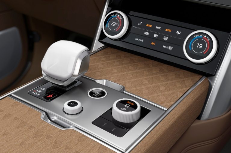 Range Rover 2022: immagini ufficiali