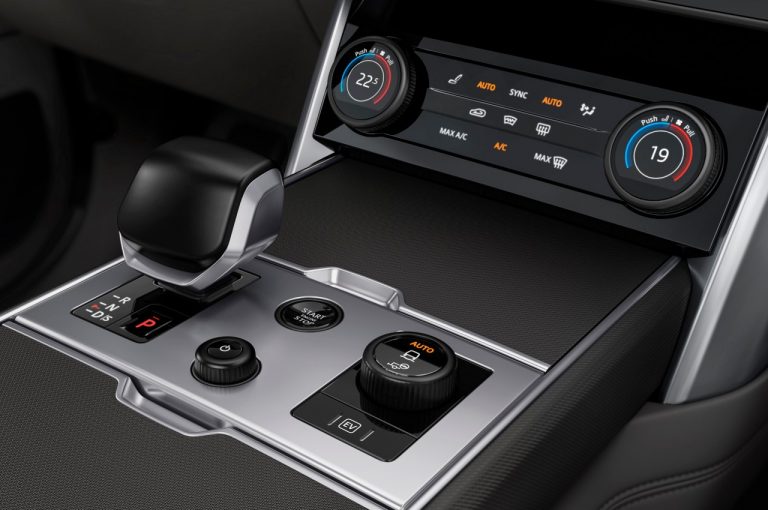 Range Rover 2022: immagini ufficiali