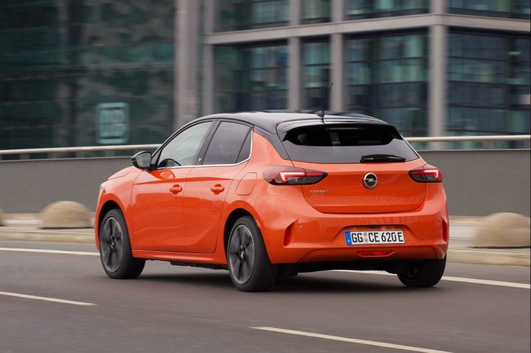 Opel Corsa, Corsa-e e Crossland Blitz Edition 2022: immagini ufficiali
