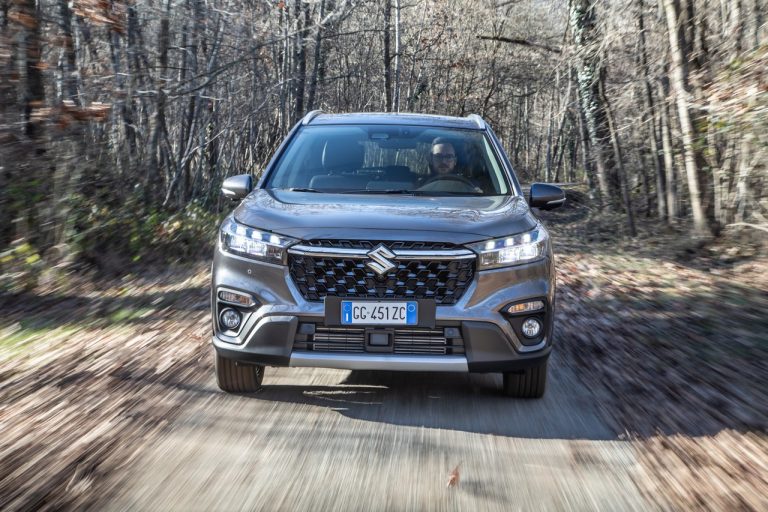 Suzuki S-Cross Hybrid 2022: immagini ufficiali