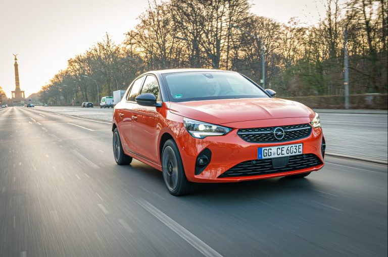Opel Corsa, Corsa-e e Crossland Blitz Edition 2022: immagini ufficiali