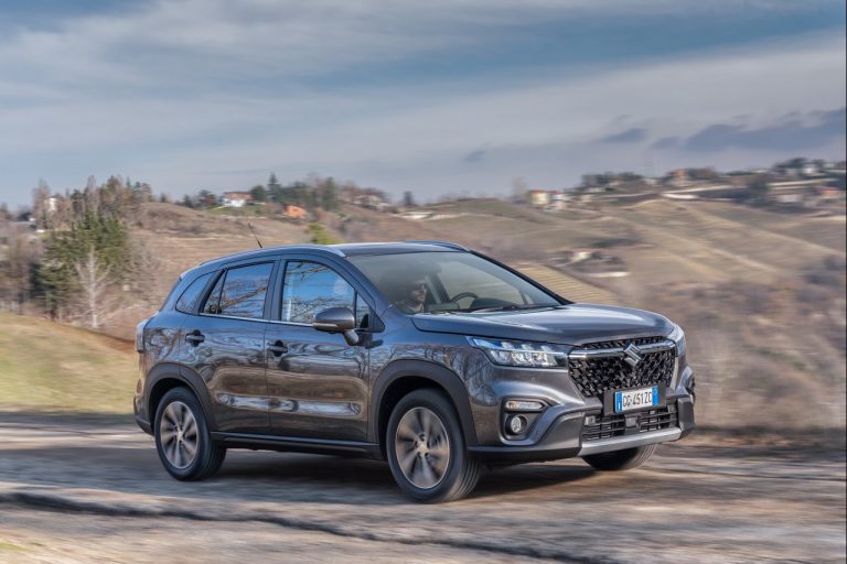 Suzuki S-Cross Hybrid 2022: immagini ufficiali