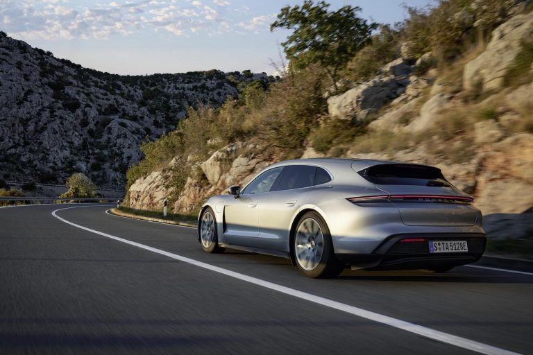 Porsche Taycan Sport Turismo: la Taycan che mancava da 90.277 euro