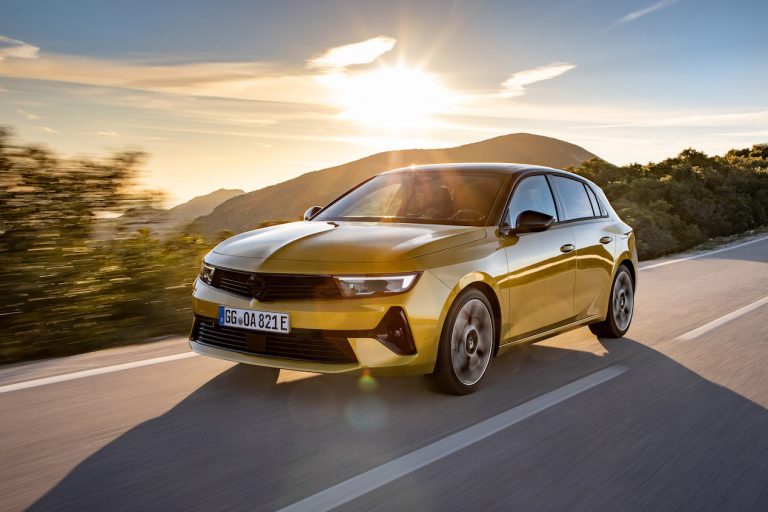 Opel Astra 2022: immagini ufficiali