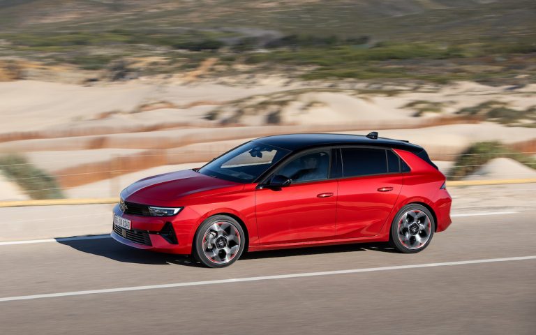 Opel Astra 2022: immagini ufficiali