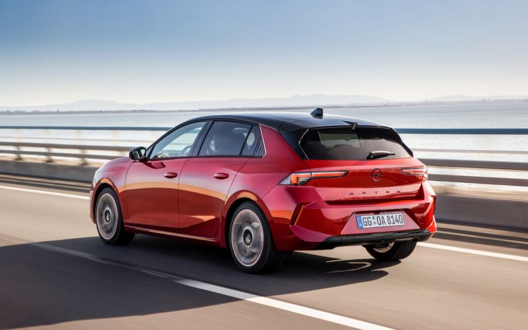 Opel Astra 2022: immagini ufficiali