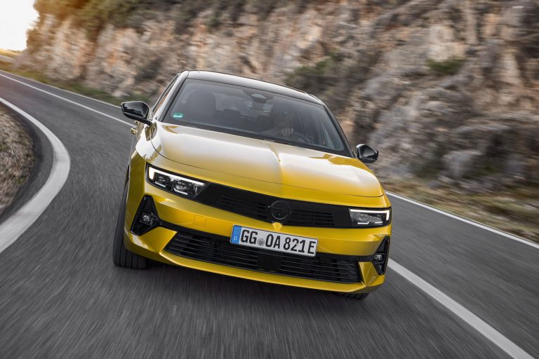Opel Astra 2022: immagini ufficiali