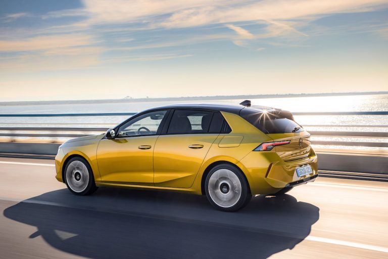 Opel Astra 2022: immagini ufficiali