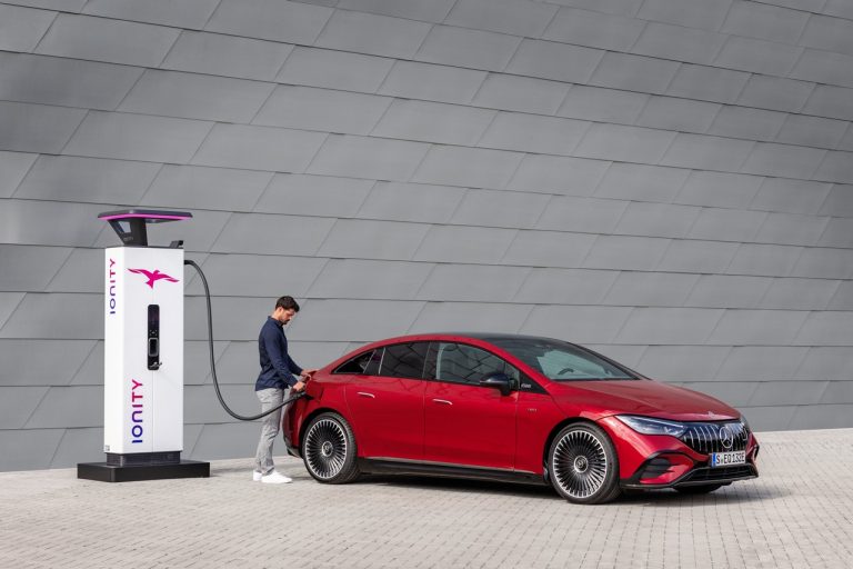 Mercedes-AMG EQE 43 4Matic ed EQE 53 4Matic+ 2022: immagini ufficiali