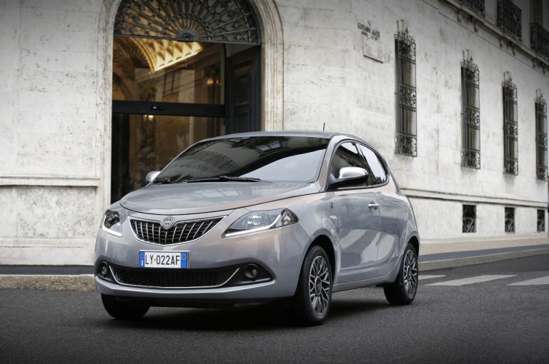 Lancia Ypsilon Alberta Ferretti 2022: immagini ufficiali