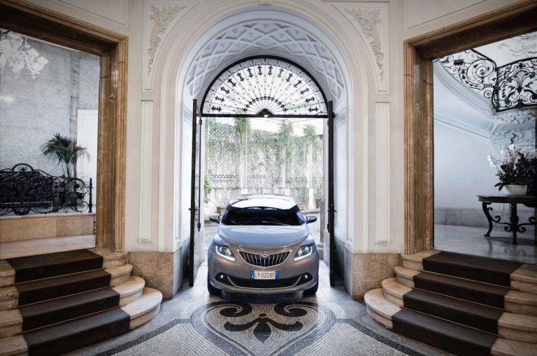 Lancia Ypsilon Alberta Ferretti 2022: immagini ufficiali