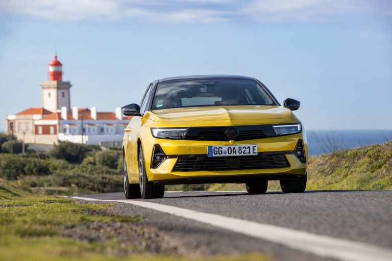 Opel Astra 2022: immagini ufficiali