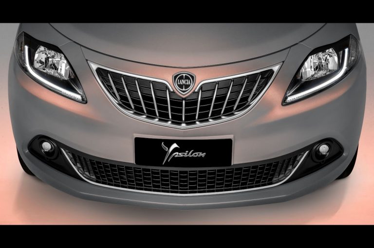 Lancia Ypsilon Alberta Ferretti 2022: immagini ufficiali