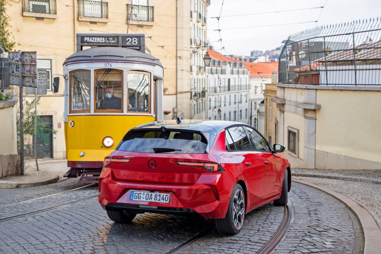 Opel Astra 2022: immagini ufficiali
